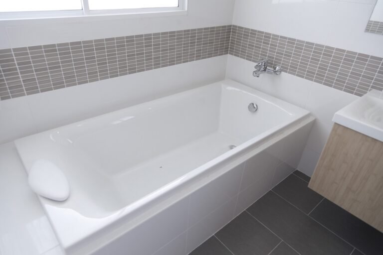 Should Your Bathtub Be Repaired or Replaced?