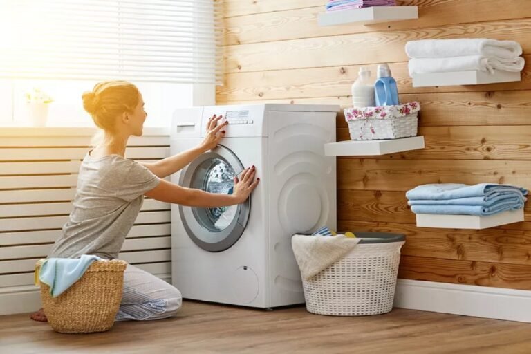 4 Warning Signs That Your Washing Machine Might Have a Plumbing Issue