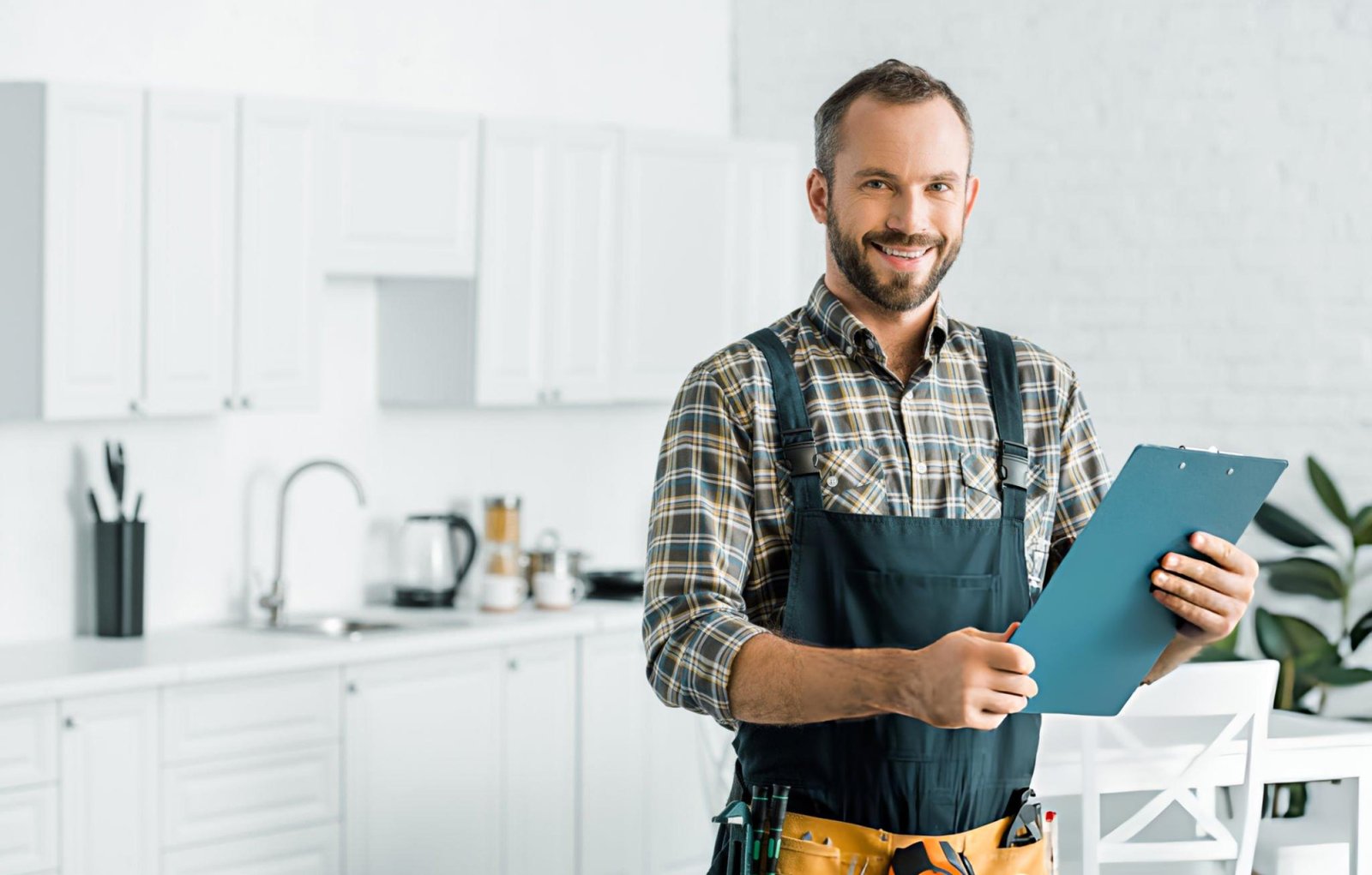 Licensed Ottawa plumber on a service call
