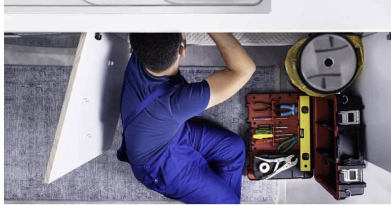 When should you contact an Emergency Plumbing Service?