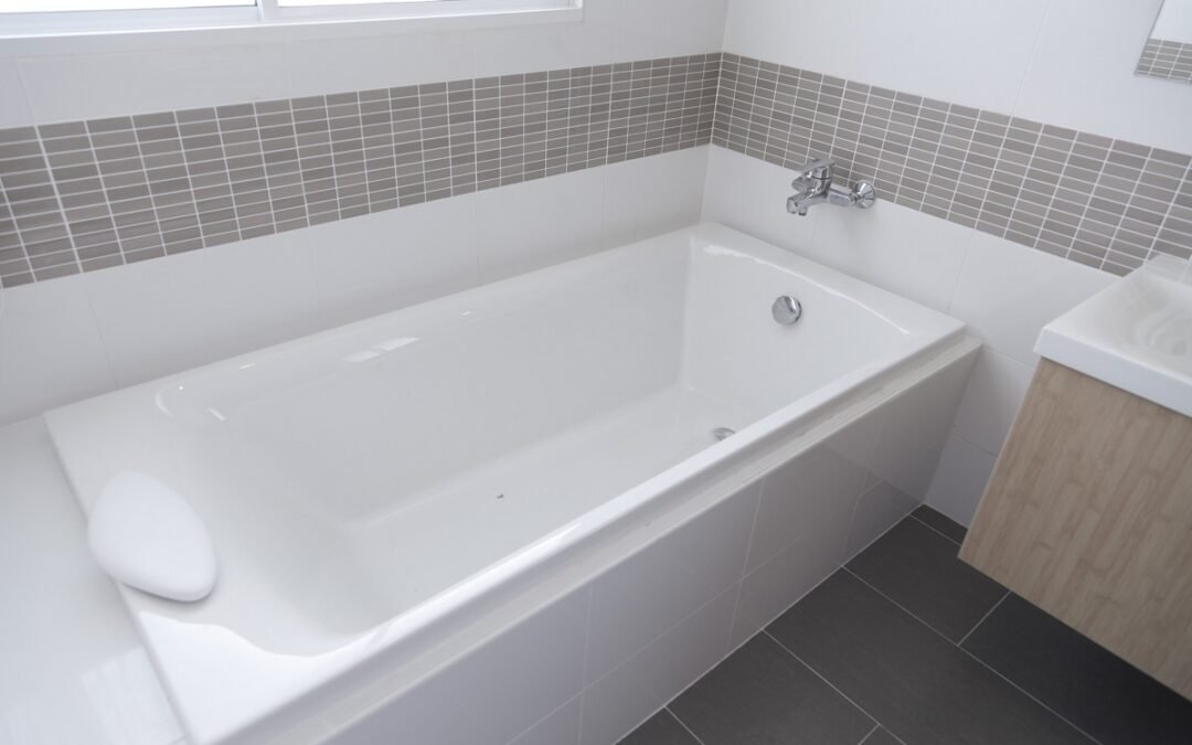 Should Your Bathtub Be Repaired or Replaced?